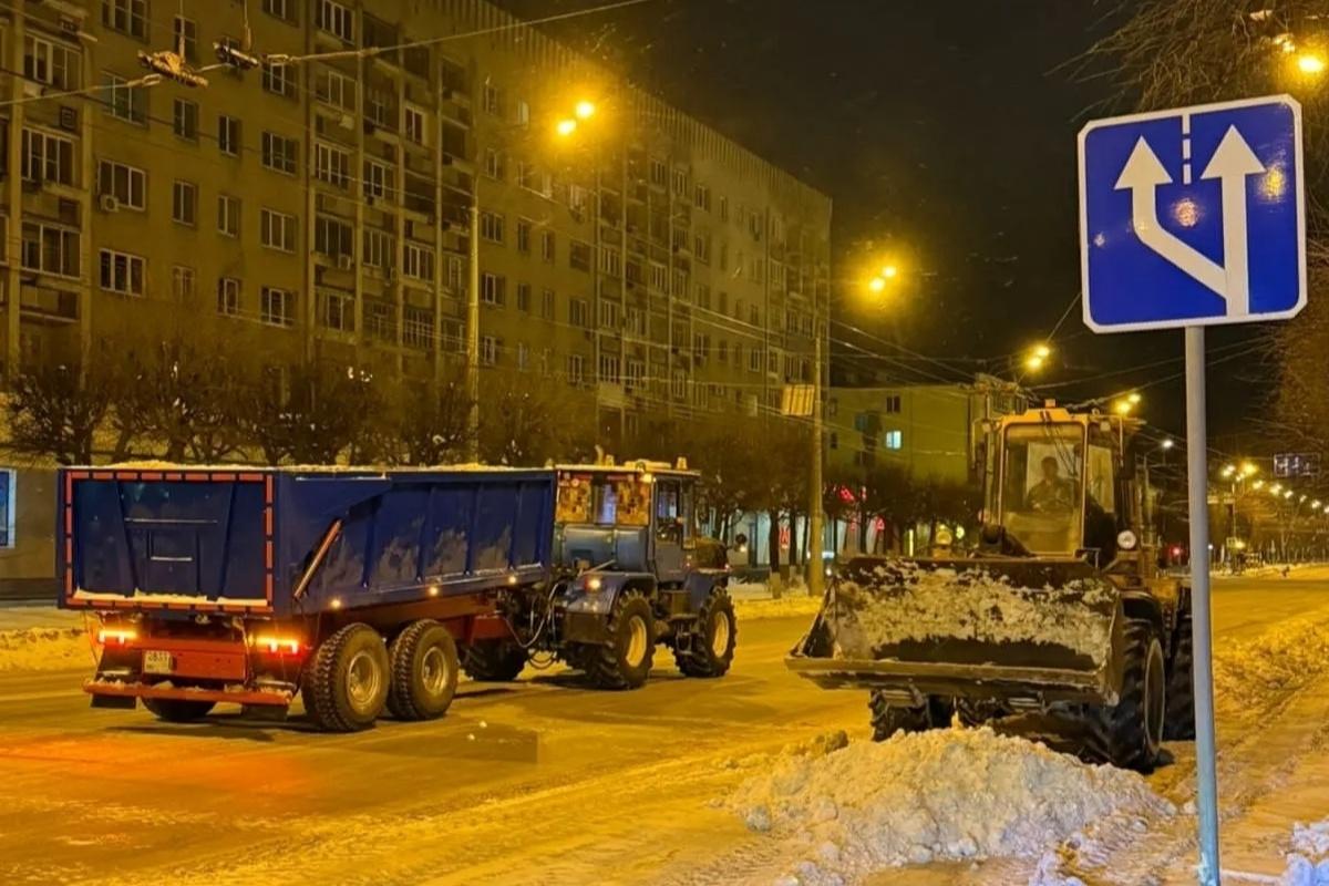 Коммунальные службы Йошкар-Олы ликвидируют последствия обильного снегопада