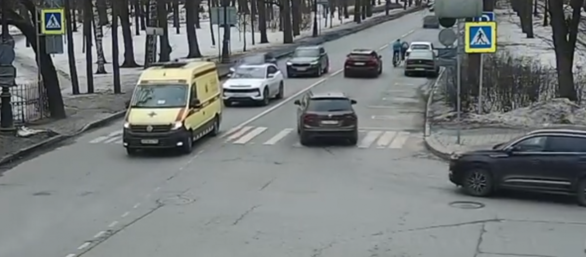 В Петербурге велосипедист погиб из-за открывшейся двери автомобиля