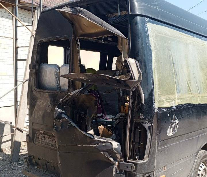 В Херсонской области БПЛА атаковал микроавтобус