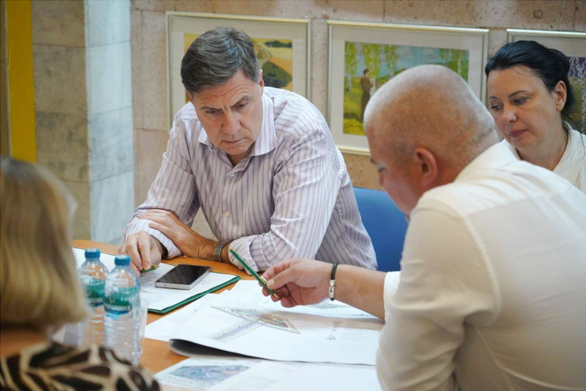 В микрорайоне Белая Дача Котельников прошел выездной прием граждан