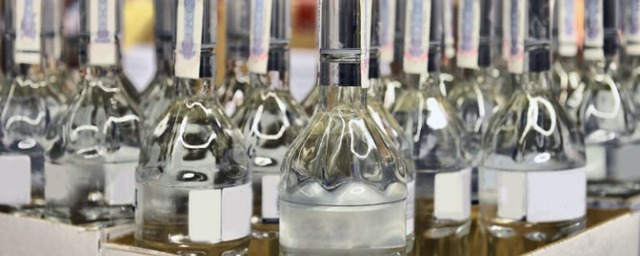 Тамбовские полицейские изъяли более 7000 бутылок «паленого» алкоголя