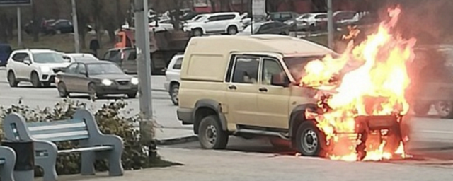 В центре Новосибирска сгорел инкассаторский автомобиль