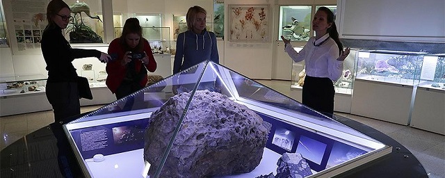 В Челябинске над метеоритом самостоятельно поднялся купол
