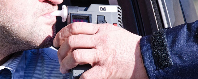 ГИБДД наделят правом проводить экспресс-тесты всех водителей на алкоголь