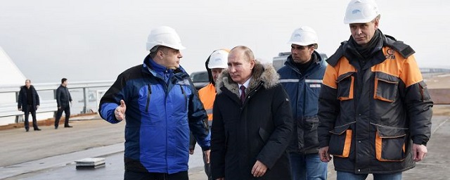 Путин открыл движение поездов по железной дороге через Крымский мост