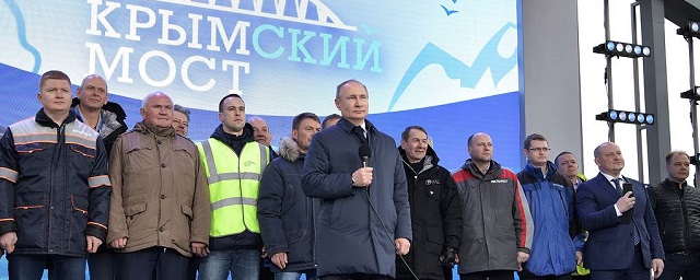 Путин поручил отодвинуть ж/д полотно от побережья Сочи