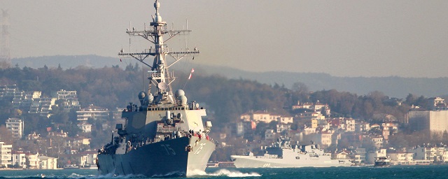 Эсминец «Дональд Кук» оказался между двумя фрегатами ВМС России