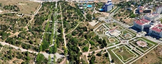 Севастополь отремонтирует медучреждения и парки за счет Москвы