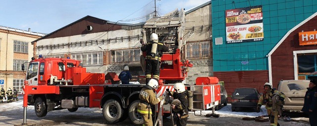 В Томске ликвидирован пожар в цеху неподалеку от ТЦ «Смайл-Сити»