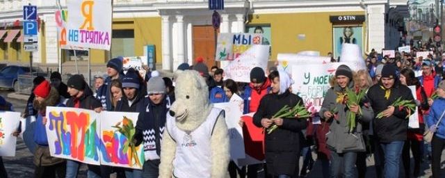Омские мужчины 8 марта провели «монстрацию» в центре города