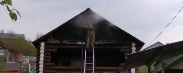 В Сызрани от удара молнии загорелся частный дом