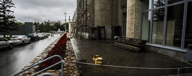 Фасад здания Промбанка Новосибирска отремонтируют за 14 млн рублей