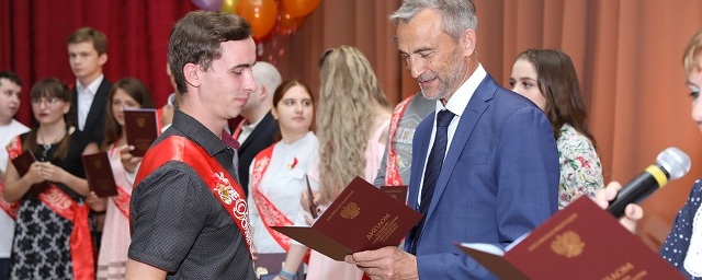 Николай Воробьев поздравил выпускников Раменского колледжа