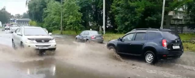 В Ярославле ливень затопил Республиканский проезд