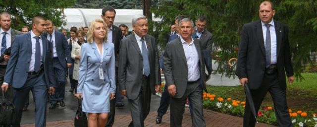 Рустам Минниханов участвует в нефтяном саммите в Альметьевске