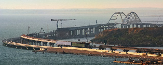 На Крымском мосту уложили все железнодорожные рельсы
