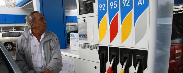 На АЗС в Тверской области в десятки авто залили солярку вместо бензина