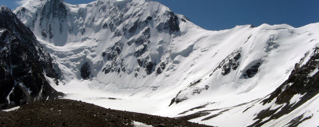 В Горном Алтае под лавиной погиб турист, еще один получил травмы