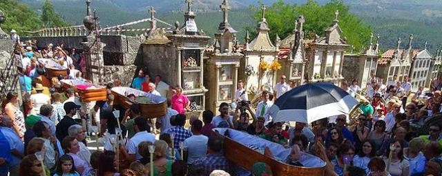 В Испании состоялся ежегодный фестиваль «едва не умерших»