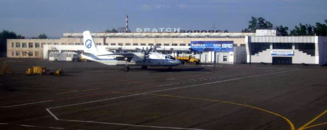 Самолет братск новосибирск. Embraer 170. Братск самолет. Embraer e170. Аэропорт иркутска s7.