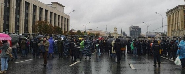 В центре Москвы началась согласованная акция протеста