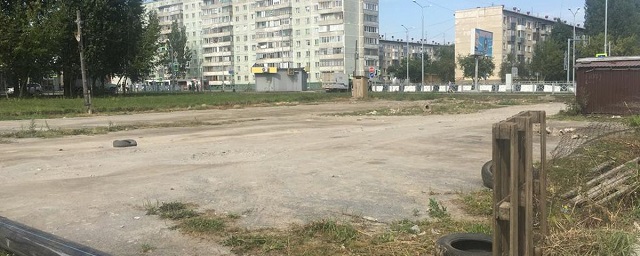 В Бердске около ТЦ «Орбита» убрали стоянку для автомобилей