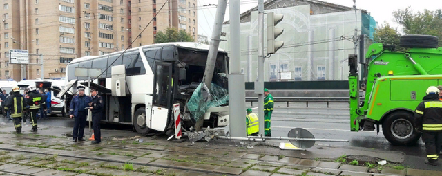 В Москве в ДТП с автобусом пострадали 29 человек