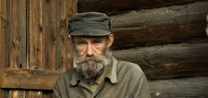 Минтруд РФ предложил устраивать стариков в приемные семьи