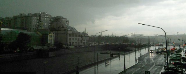 В Москве телеканалы прервали вещание из-за срочного сообщения о погоде