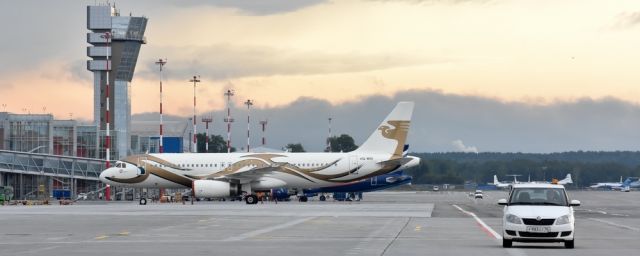 Летевший в Китай самолет вернулся в Екатеринбург из-за неисправности