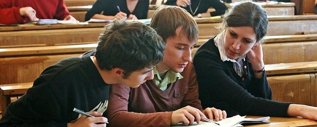 Российских студентов освободили от уплаты НДФЛ при получении матпомощи