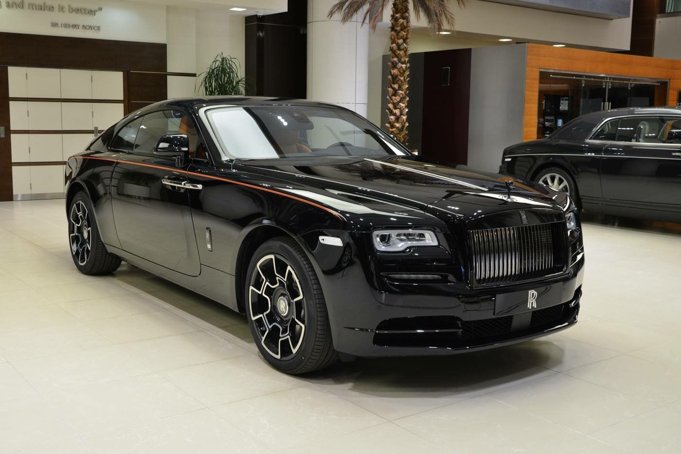 В России появится мощный Rolls-Royce Cullinan Black Badge