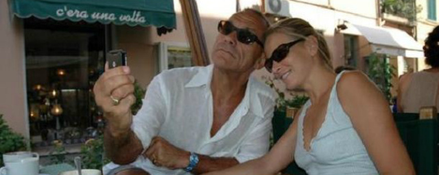 Юлия Высоцкая показала голый торс своего 82-летнего мужа