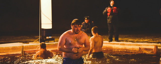 Рязанцы участвуют в массовых крещенских купаниях на Ореховом озере