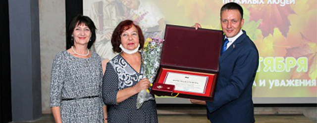 Заслуженные жители Усть-Илимска получили почетные грамоты Законодательного Собрания