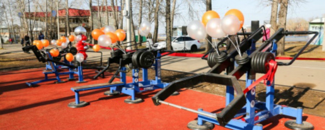 В Иркутске на острове Юность открыли спортплощадку