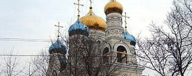В Покровском кафедральном соборе столицы Приморья спецназ «уложил» всех прихожан на пол