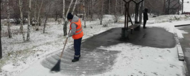 В Иркутске более 50 единиц спецтехники задействованы на уборке улиц