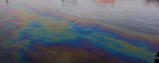 В Якутии произошел разлив нефтепродуктов на реке Алдан