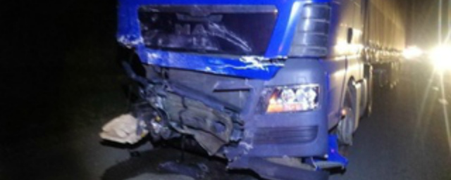 В Рыбновском районе Рязани легковое авто попало под грузовик: есть жертвы