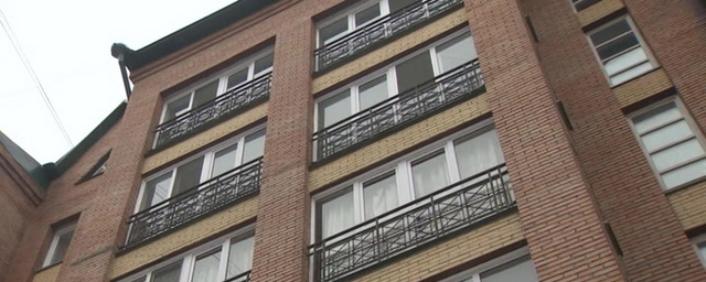 В Томске выписали из больницы девочку, выпавшую из окна 4-го этажа