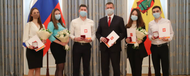 Николай Любимов наградил рязанских волонтеров медалями Путина