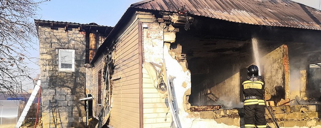 В Челябинске во время пожара погибли женщина и двое детей