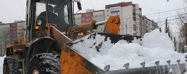 В мэрии Новосибирска рассказали, с каких улиц вывезут снег 19 декабря