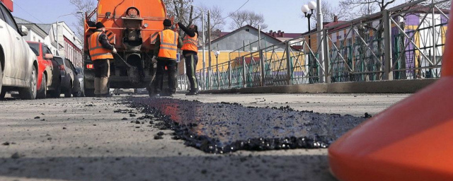 На 10 улицах в Рязани заделали ямы на дорогах