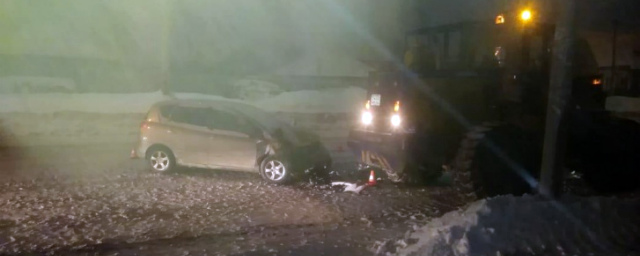 В ДТП с участием Toyota и снегоуборщика в Новосибирске пострадала женщина