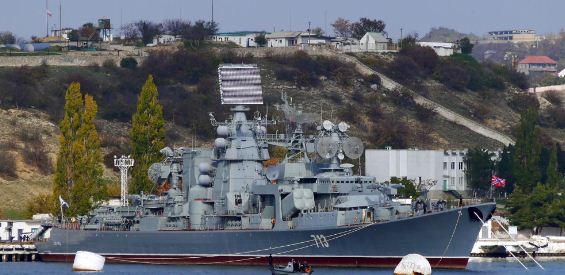 Источником разлива нефти в Севастополе мог стать противолодочный корабль «Керчь»