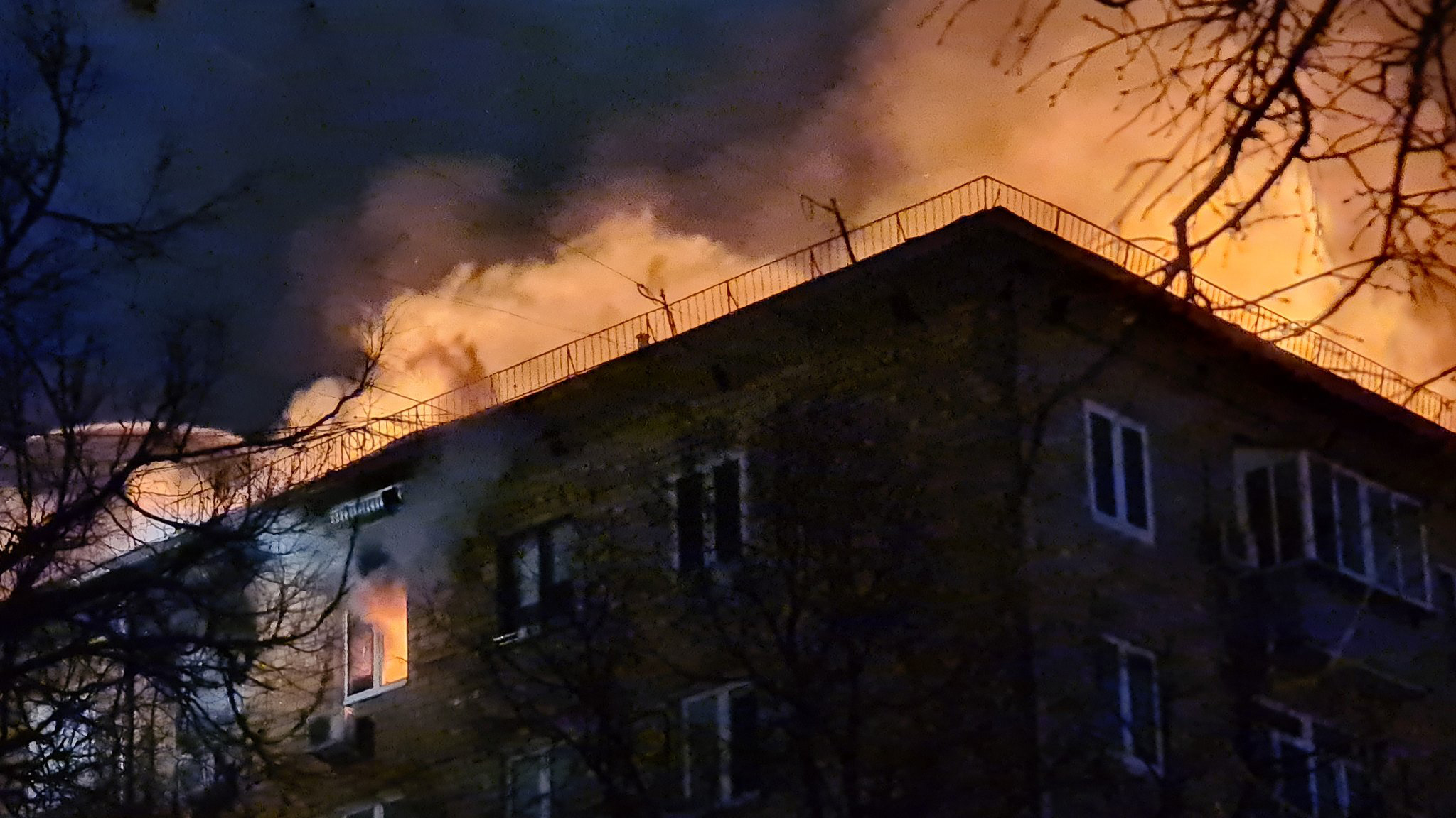 Пожар в москве на ленинском проспекте. Пожар Ленинский проспект 62/1. Пожар на Ленинском проспекте сейчас. Пожар на Ленинском проспекте 13 апреля 2020. Пожар на Ленинском проспекте дом 28.