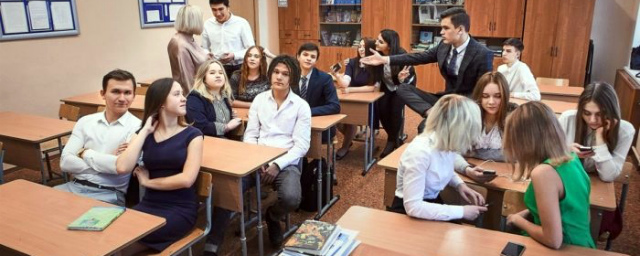 Челябинские старшеклассники могут вернуться в школу после майских праздников