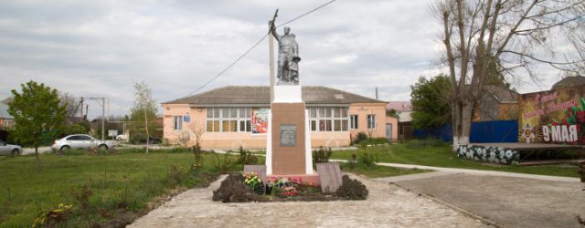 В Анапе завершаются работы по благоустройству памятников ко Дню Победы
